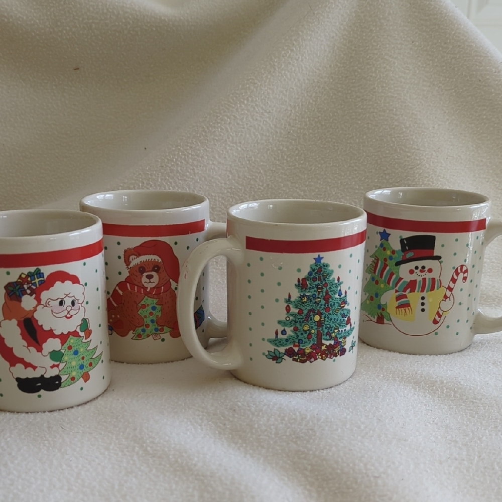 Vintage Christmas Coffee Mugs. Set Of 4